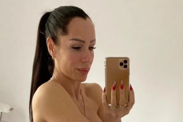 (FOTO) LJUBA PANTOVIĆ POKAZALA GRUDI: Bodibilderka se skinula, a ovakav struk nikada niste videli!