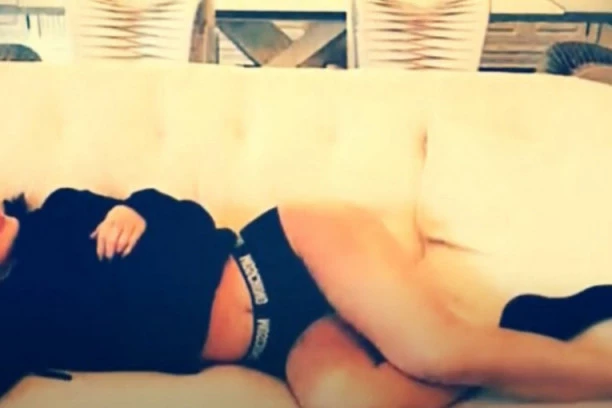 DETOKS BOMBA! Lezite sa mokrim čarapama i ujutro kad ustanete VIDEĆETE ČUDO!