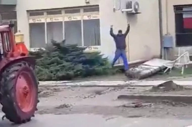 USTAŠKOJ GLUPOSTI NEMA KRAJA: Hrvati skandirali protiv ČETNIKA i srušili PARTIZANSKI spomenik! (FOTO)