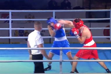 (FOTO) ZNA KO MU JE BIO ĐED: Crnogorski bokser nosio natpis "Montenegro" i trenersku svog tima, ali i masku sa SRPSKOM trobojkom