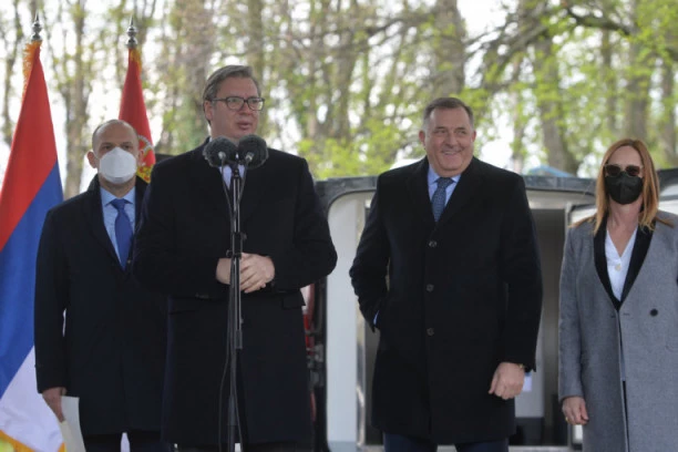 PREDSEDNIK VUČIĆ O TOME DA LI ĆE ISPORUČITI RADETU I JOJIĆA HAGU!
