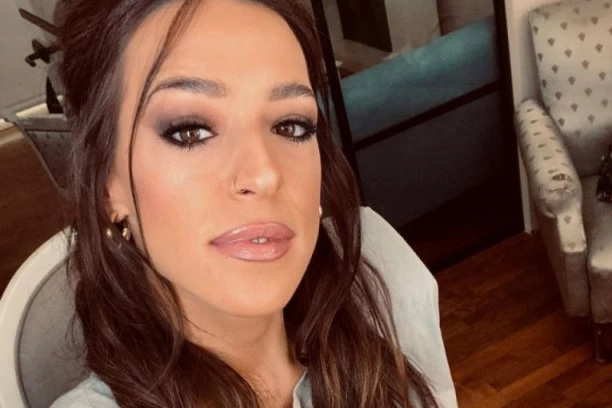 HITNO POTRAŽILA POMOĆ PSIHIJATRA, NIKO NIJE NI SANJAO KROZ ŠTA PROLAZI: Naša glumica jedva izbegla smrt, jezivo saznanje ju je slomilo!