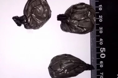 PAO DILER U NOVOM SADU: Policija pretresom stana pronašla HEROIN, podneta krivična prijava