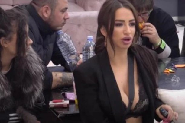 IZBACIVALA JE KRV IZ PLUĆA, BILA NA INFUZIJAMA: Aleksandra Nikolić u borbi sa OPAKOM BOLEŠĆU, LEČIO JE BRANIMIR NESTOROVIĆ!