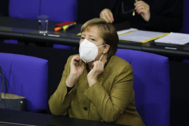 MERKELOVA ZAHTEVA VEĆU MOĆ PRED KRAJ MANDATA! Žestoko je napali u Bundestagu: VRAĆAŠ AUTORITATIVNE DEMONE