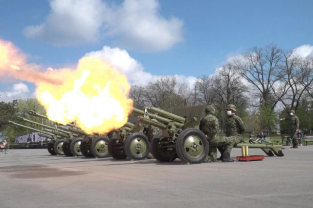 DANAS JE DAN SRPSKOG JEDINSTVA! Defile, počasna paljba, zastave a ceremonija na Savskom trgu