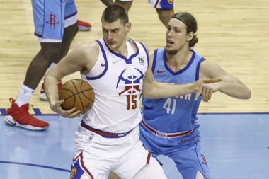 (VIDEO) JOKIĆ IMA OČI NA LEĐIMA: Srbin se SPRDA SA SIROTINJOM, pogledajte SPEKTAKULARAN POTEZ asa Denvera!