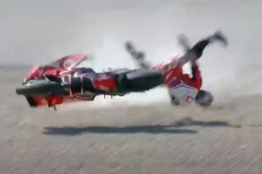 (VIDEO) STRAVIČNA NESREĆA: Motorista SLETEO SA STAZE, telo se NEKOTROLISANO TUMBALO! Vozač PROREKAO CRNU POGIBIJU