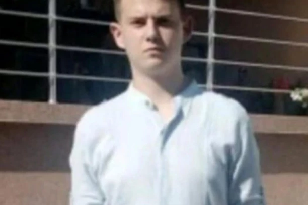 NESTALO DVOJE TINEJDŽERA: Nenad (15) otišao da isprati devojku (15) koju je upoznao preko interneta, pa im se izgubio svaki trag!