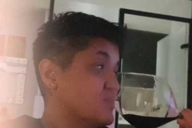 (VIDEO) ŠTA SAM DOČEKALA, DA SEDIM SAMA I PIJEM: Šerifovićka napravila žurku, nazdravljala, a onda pozvala KOLEGINICU uživo!