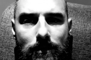 ŽENE SU SEKLE VENE ZA NJIM, BIO JE U VEZI SA POZNATOM PEVAČICOM: Popularnog pevača više niko ne prepoznaje, SVI SU U ŠOKU NAKON OVOGA!