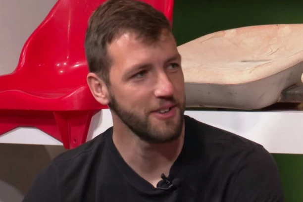 (VIDEO) ZVEZDIN KRALJ VICEVA:  Milunović širi smeh na svakom koraku, BACA FORE I NA STRANIM JEZICIMA