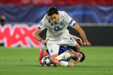 IZ PRVE RUKE: Grujić u dresu VELIKANA sledeće sezone?