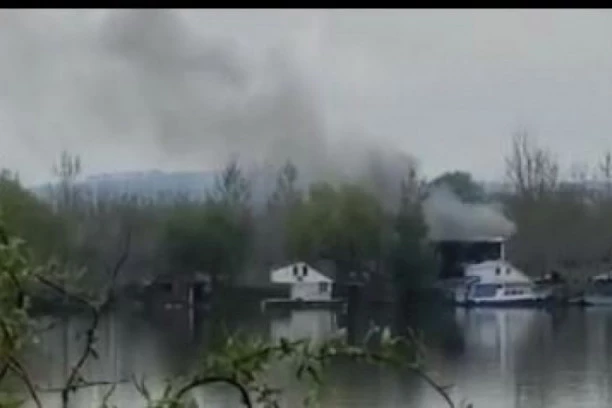 Veliki požar u Ostružnici! Vatra progutala vikendicu u roku od samo 5 minuta