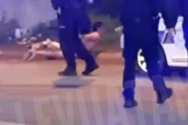 JEZIVO! Obnaženi mladić hteo da pojede živog psa! Drama na okretnici u Surčinu (VIDEO)