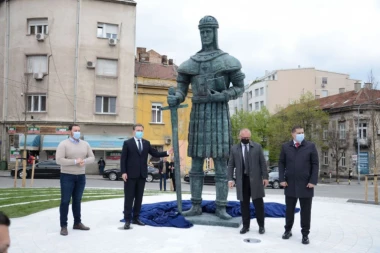 SMETA IM SVE ŠTO JE SRPSKO! Šolakovi mediji pljuju spomenik despotu Stefanu: ČITAJTE U SRPSKOM TELEGRAFU!