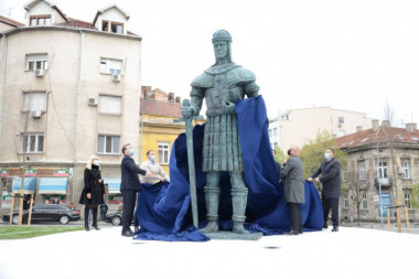 (FOTO) Svečano otkriven spomenik despotu Stefanu Lazareviću