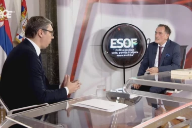 (FOTO) VUČIĆ DAO HADŽIFEJZOVIĆU POSEBAN POKLON: Voditelj ostao u šoku!