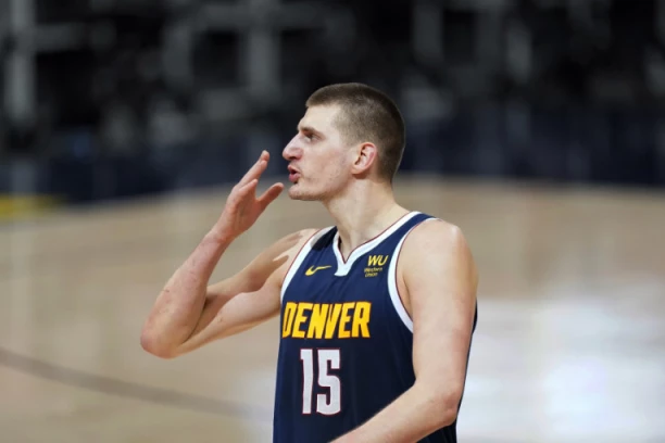 (VIDEO) JOKIĆ ODUŠEVIO AMERIKANCA: Komentator PROGOVORIO na SRPSKOM zbog sjajnog Nikole!