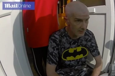 PEDOFIL UHVAĆEN DOK JE ČEKAO DEVOJČICU (12) ZA SEKS! Pogledajte šta se dogodilo kada je shvatio da mu na vrata nije pokucala ona