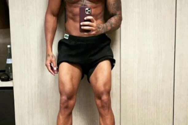 (FOTO, VIDEO) VRELE FOTKE LUISA HAMILTONA: Superzvezda pokazala ISKLESANO TELO! Dok su žene uživale, KRISTIJANO RONALDO napisao NARCISOIDNI KOMENTAR