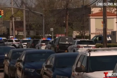 (FOTO, VIDEO) PUCNJAVA U TRŽNOM CENTRU! Ubijena jedna osoba, napadač seo u autobus i pobegao!