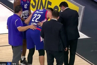 EFES POVEO UZ POVREDU MICIĆA: Real DO NOGU potučen u Istanbulu, ali velika GLAVOBOLJA za Atamana!