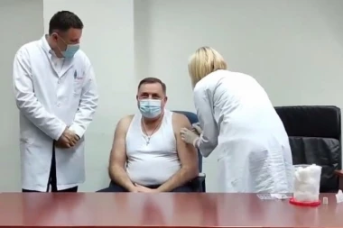 (VIDEO)  DODIK SE VAKCINISAO: Pogledajte koju je VAKCINU primio
