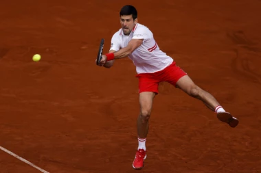 (VIDEO) SUROVI NOVAK U ČETVRTFINALU SERBIA OPENA: Đoković RAZBIJAO rivala, pa se KOCKAO, ali na kraju ipak SLAVIO