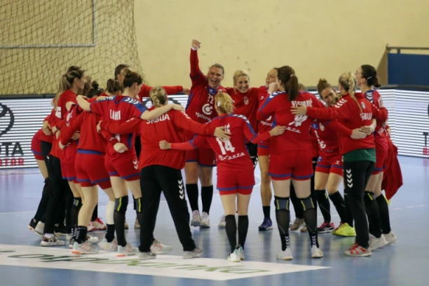 RUKOMETNA RAPSODIJA NAŠIH LAVICA: Srbija do nogu POTUKLA Kamerun, sa Ruskinjama borba za prvo mesto!