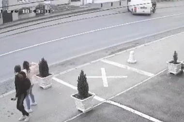 JEZIV SNIMAK SA IBARSKE MAGISTRALE! Kombi se okretao na punoj liniji i izazvao stravičan udes