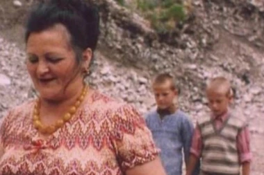 (FOTO) POGLEDAJTE FOTOGRAFIJU MILANA IZ "LEPIH SELA": Evo koliko se PROMENIO!