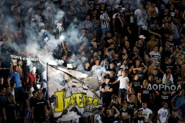 BUKNULA BOMBA: Partizan doveo asa ZVEZDE!