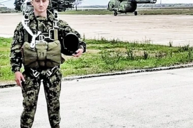 CELO VRANJE GA OPLAKUJE! Sahranjen mladi padobranac Ognjen Trajković!