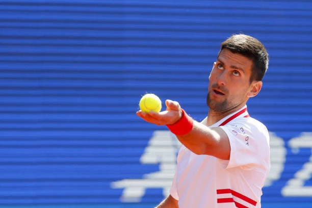 ĐOKOVIĆ TRLJA RUKE: Konkurencija sve slabija, još jedan teniski as PROPUŠTA VIMBLDON!