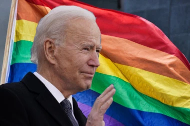 BAJDEN PODRŽAO GEJ ZAJEDNICU: Američka administracija donela ISTORIJSKU odluku u vezi ZASTAVE PONOSA!