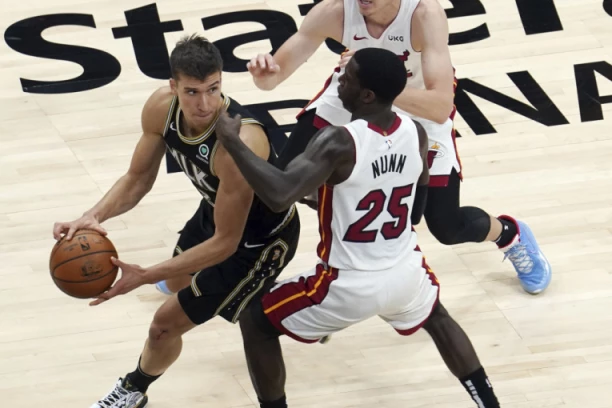 (VIDEO) TRPA BEZ MILOSTI: Bogdan URNISAO vicešampiona NBA lige