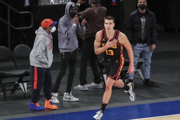 (FOTO) ZBOG BOGDANOVIĆA PROGOVORIO SRPSKI: Amerikanac ODUŠEVLJEN Bogdanom, Srbin odmah odgovorio!