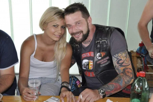 (FOTO) SUPRUGA POKOJNOG SAVIĆA SE POTRESNIM PORUKOM OPROSTILA NA FEJSBUKU: "Čuvaj nas, a mi ćemo čuvati sećanje na tebe"