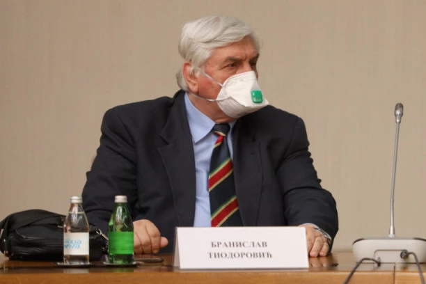 DOKTOR TIODOROVIĆ OBJASNIO: Očekujem proceduru za odobrenje Fajzera za decu