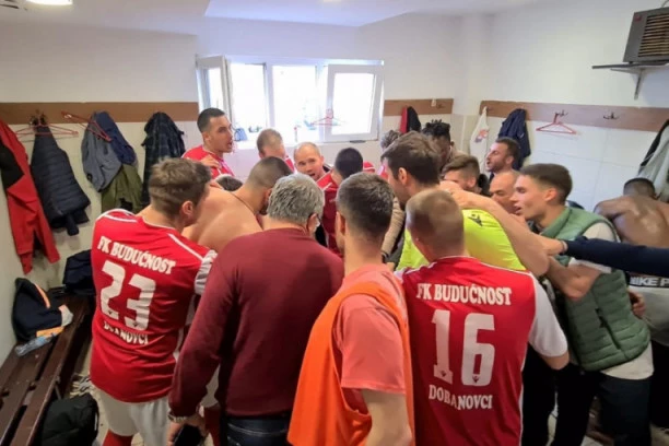 FUDBALSKI SPEKTAKL U DOBANOVCIMA: Budućnost i Grafičari podelili bodove!