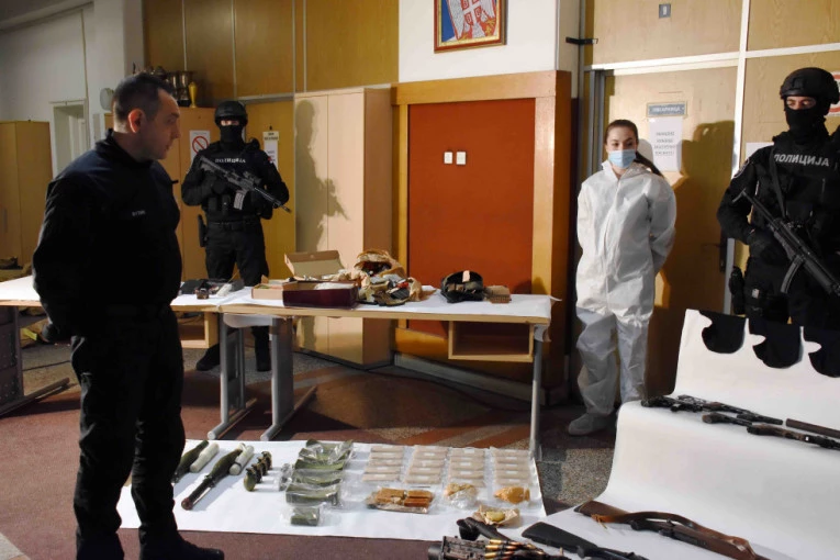 (FOTO) U "KUĆI STRAVE" U RITOPEKU NAĐENI NOVI DOKAZI PROTIV BELIVUKA I EKIPE! Ministar Vulin o novim detaljima i istrazi!