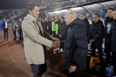 KAKO GA NIJE SRAM? Licemerni Englez UDARIO na LEGENDU Partizana!