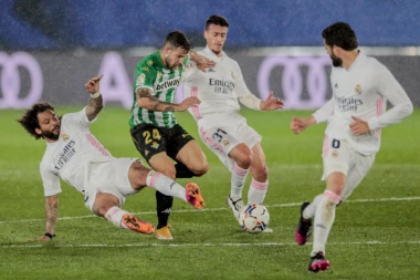 HOĆE U SUPERLIGU, A NE MOGU DA DAJU GOL: Real se OPROSTIO od titule u Primeri!