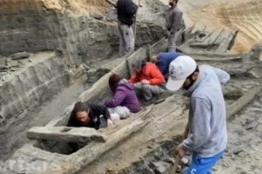 NEVEROVATNO OTKRIĆE KOD KOSTOLCA: Na dubini od 7 metara srpski arheolozi našli blago (FOTO)