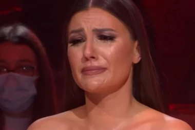 (VIDEO) TAKMIČARKA ZVEZDA GRANDA DOŠLA U OSMOM MESECU TRUDNOĆE: Oborili je s glasovima, RASPLAKALA SE NA SCENI!