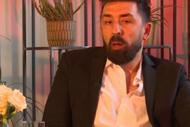 (FOTO) PEVAČICA POKLOPILA AMIDŽIĆA U EMISIJI: Bezobrazan osmeh i još bezobrazniji komentar, voditelj joj nije ostao DUŽAN!