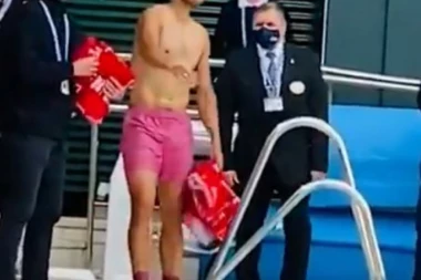 (VIDEO) SLAVI KAO DA MU JE POSLEDNJI: Razgolićeni Nadal završio u BAZENU posle pehara u Barseloni, pogledajte REAKCIJU prisutnih!