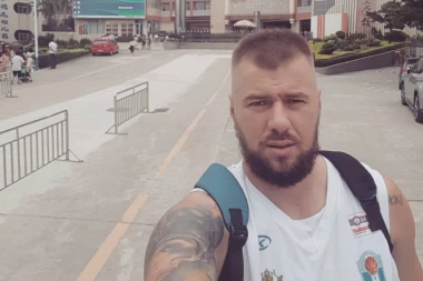 (FOTO) MARKO JANJUŠEVIĆ BEZ IMALO BLAMA POTPUNO GO U KADRU: Pogledajte fotografiju BIVŠEG KOŠARKAŠA koja je ZAPANJILA JAVNOST!