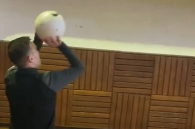 (VIDEO) NEK OSTOJA OBRATI PAŽNJU: Fudbalski klub Partizan ima STRAŠNOG ŠUTERA